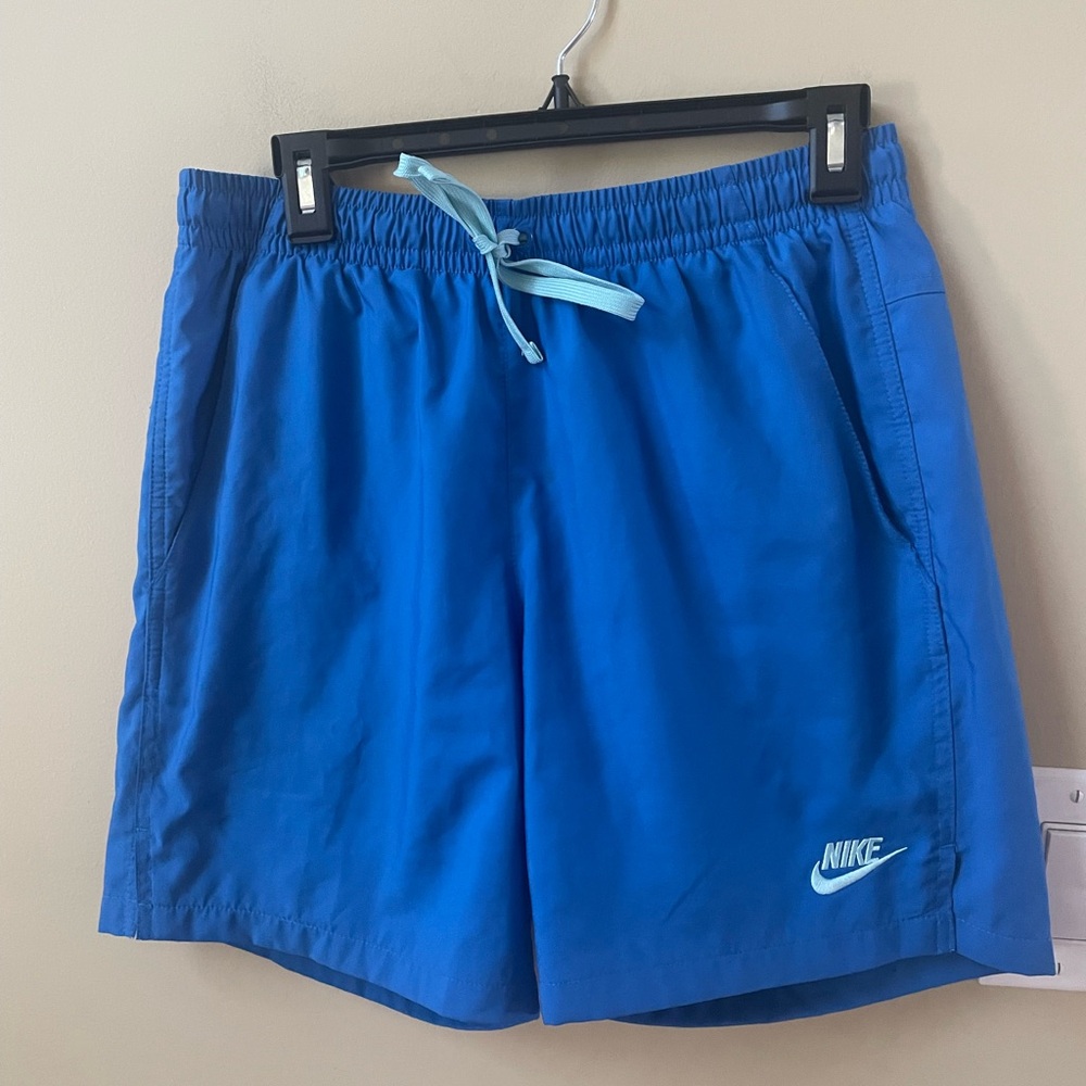 Nike blue linee nylon shorts w pockets size small